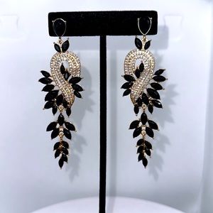 🌹2/$20.00🌹Elegant Rhinestone and Black Crystal Statement Earrings